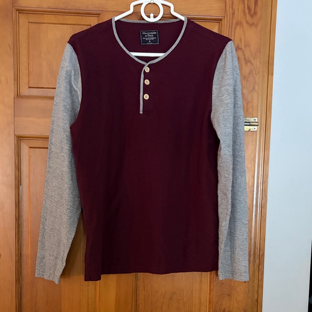 Abercrombie & Fitch Maroon and Gray Henley Shirt size medium